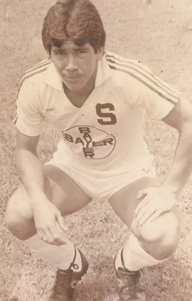 Evaristo Coronado con la camiseta del Saprissa